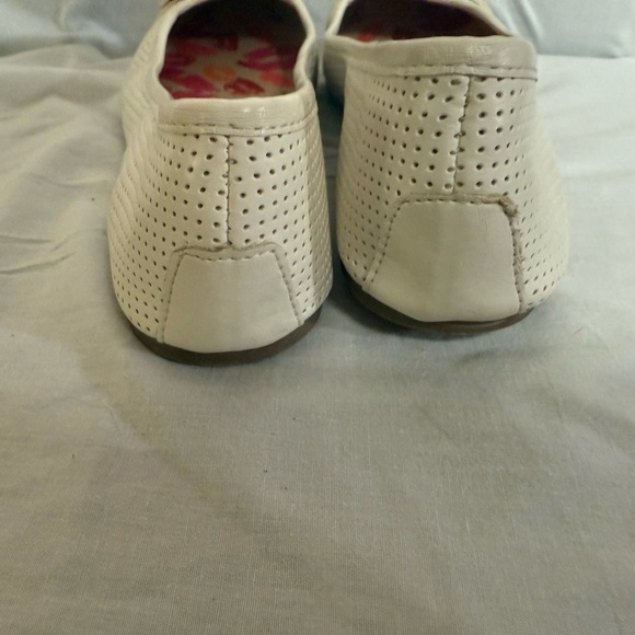 Juicy Couture Beige Flats with Gold Detailing - Picture 7 of 10